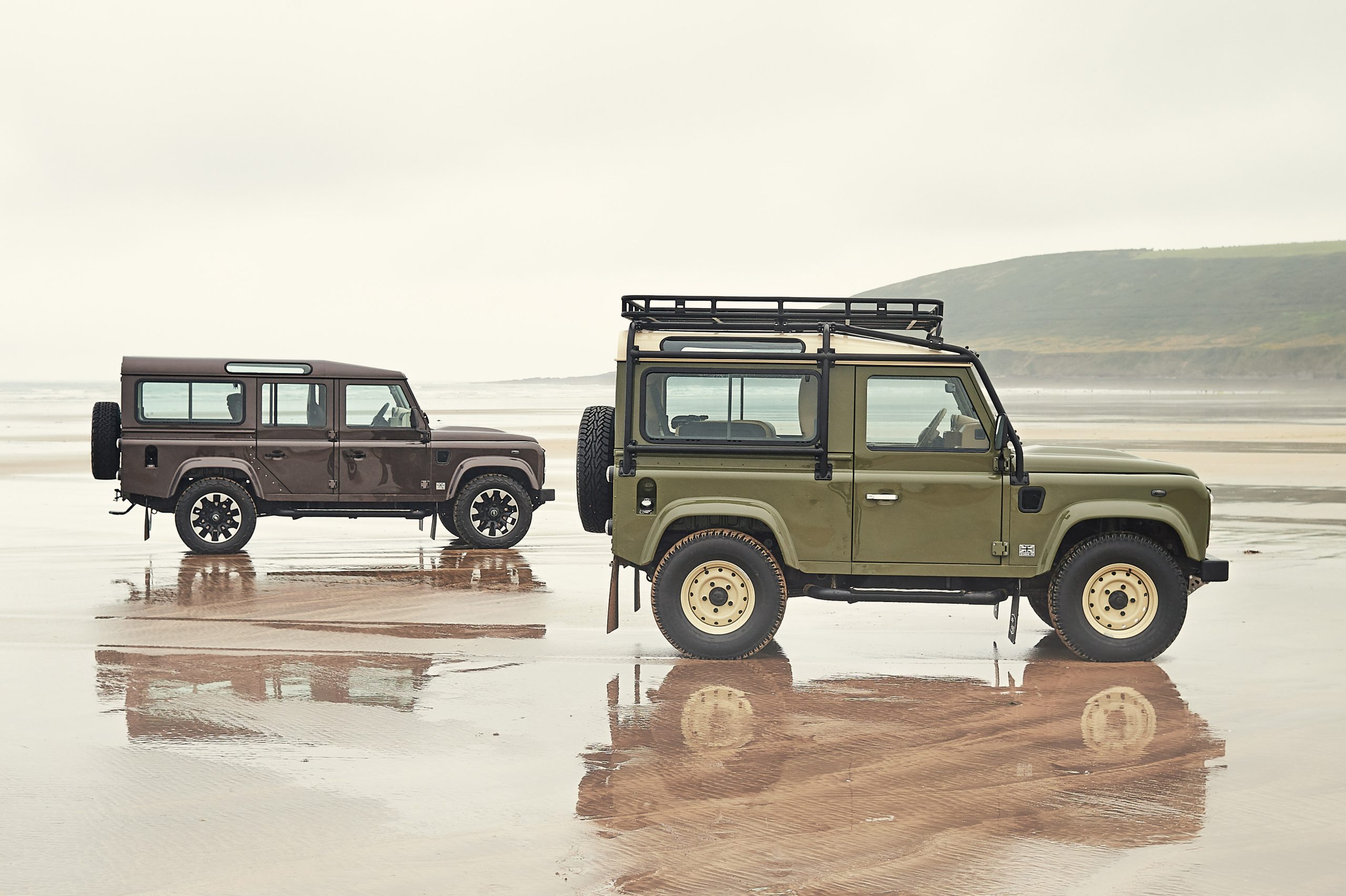 15-Land-Rover-Classic-Defender-V8-Works-Bespoke