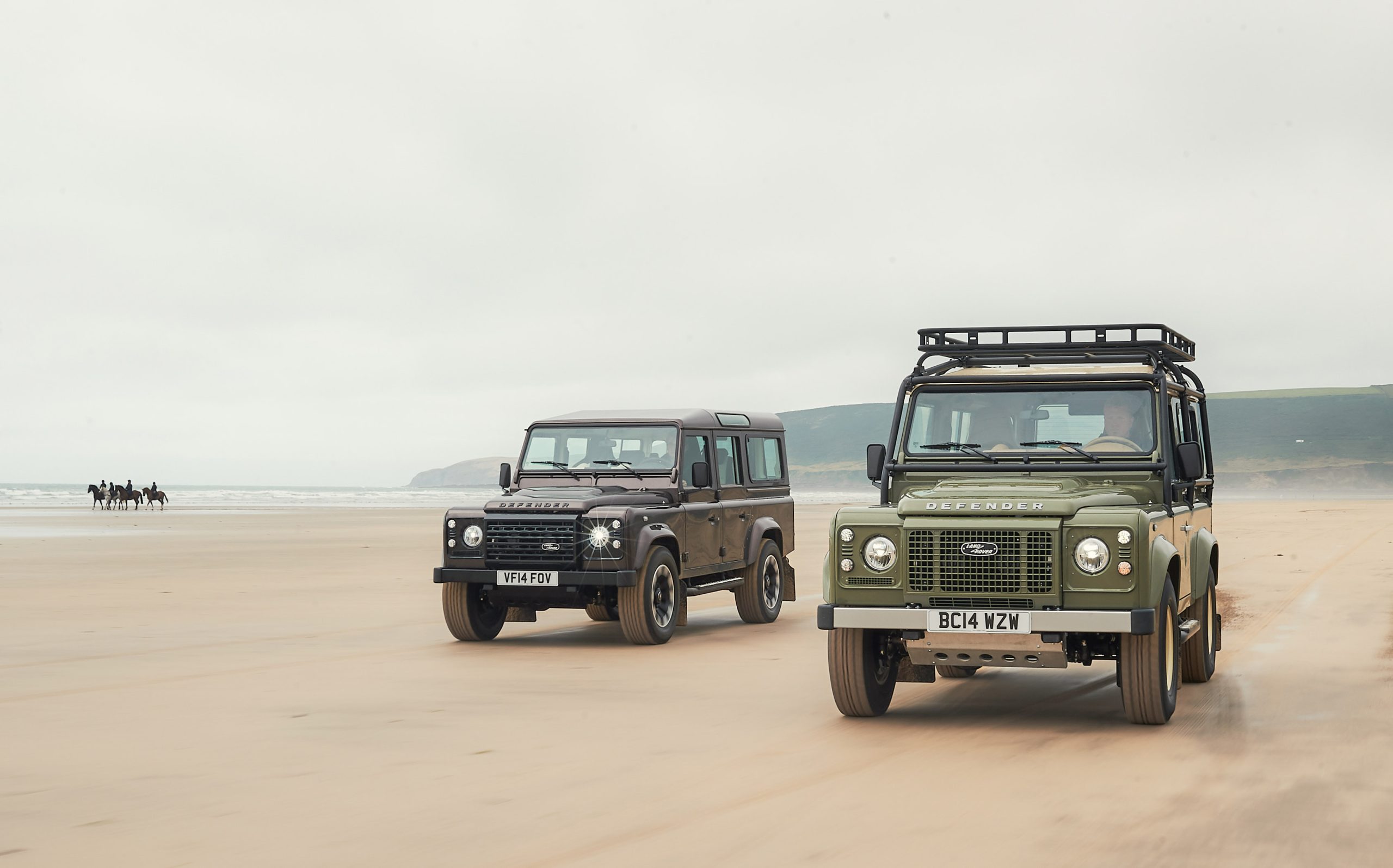 16-Land-Rover-Classic-Defender-V8-Works-Bespoke