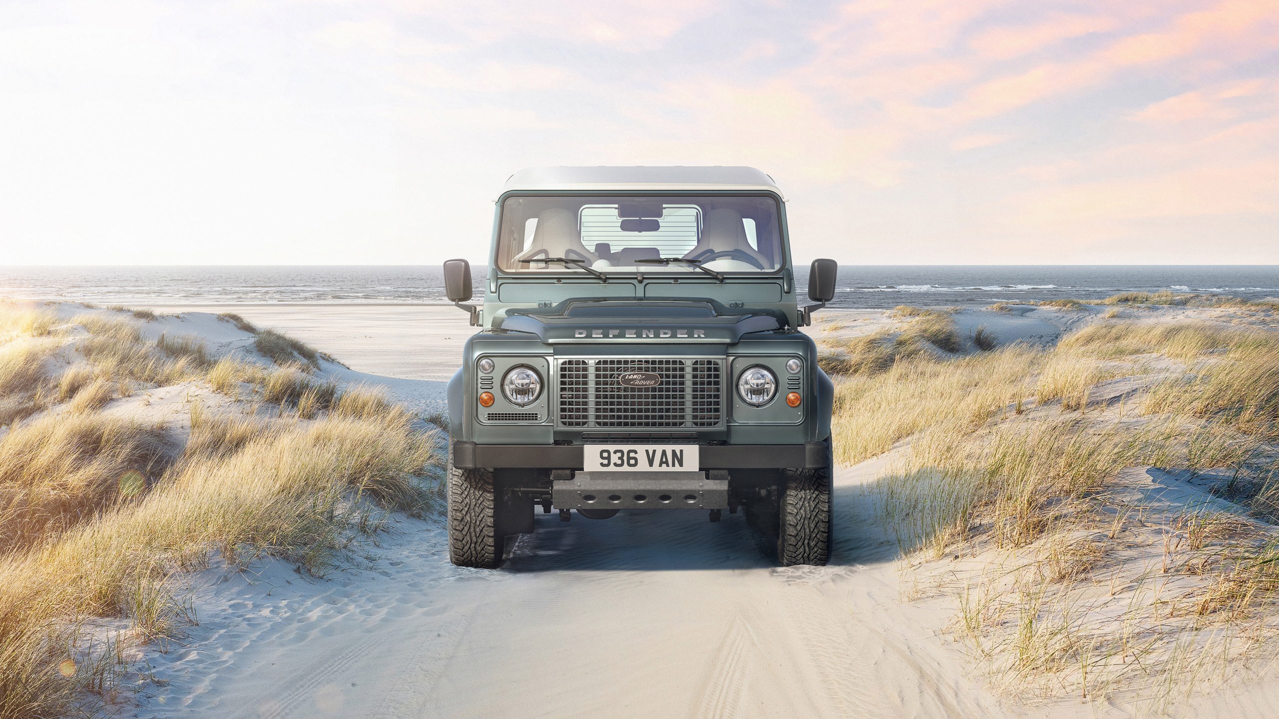 20-Land-Rover-Classic-Defender-V8-Works-Bespoke