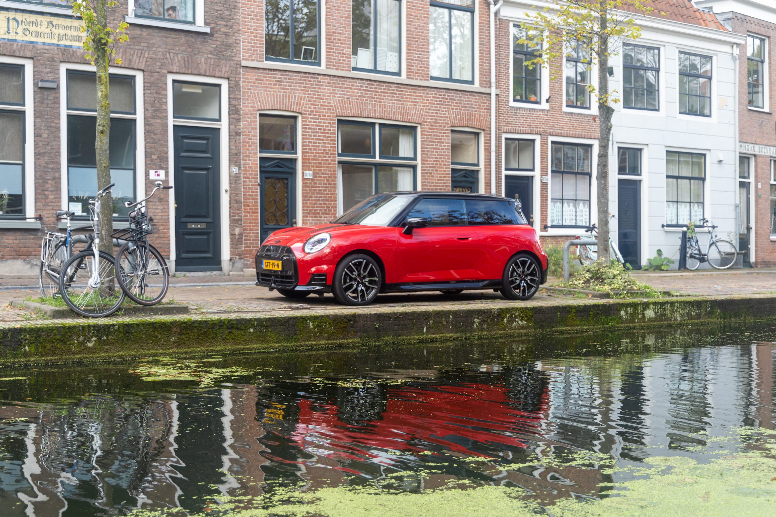 MINI Cooper S Electric gracht