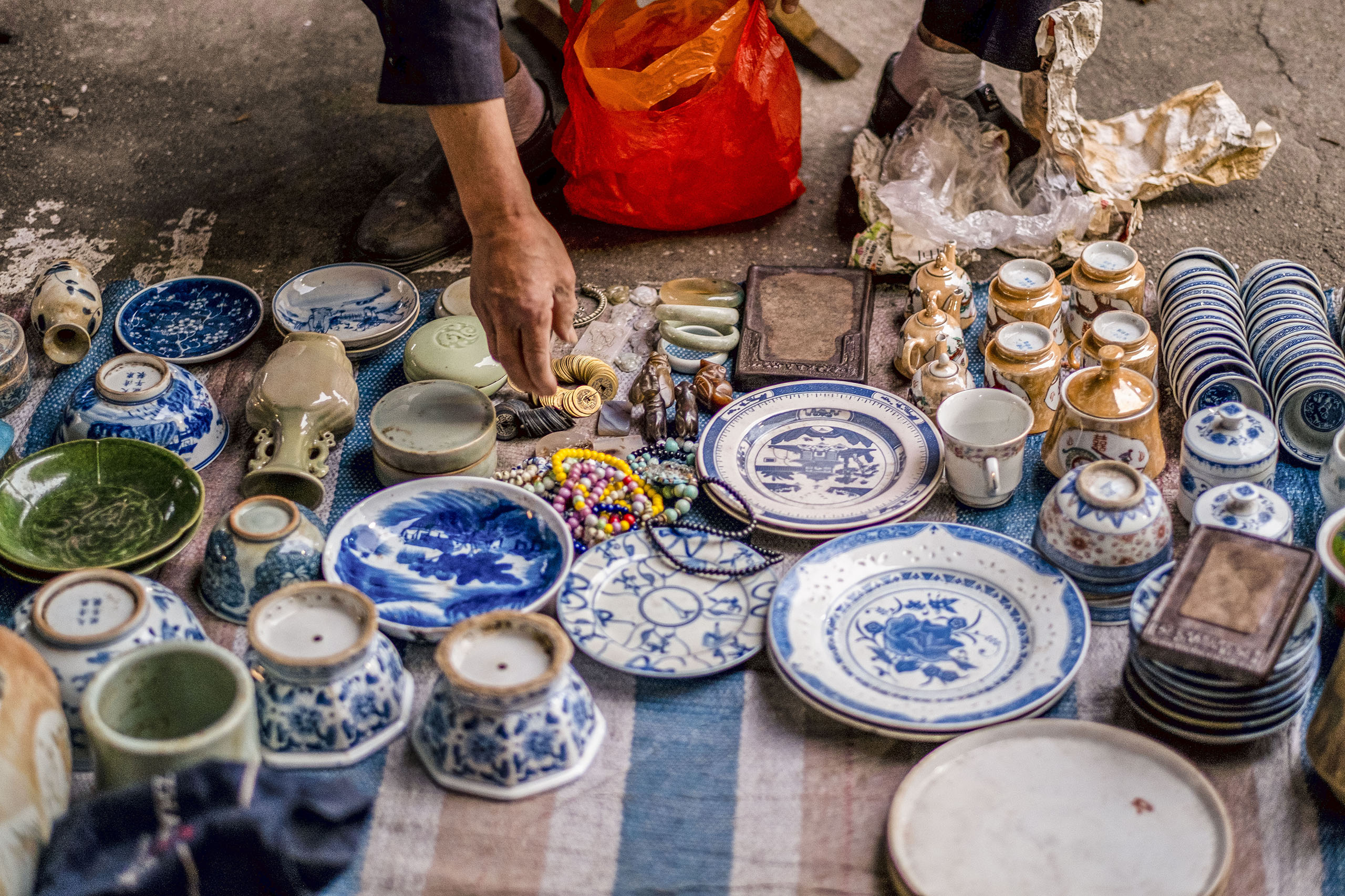 Jingdezhen antique market in the early morning