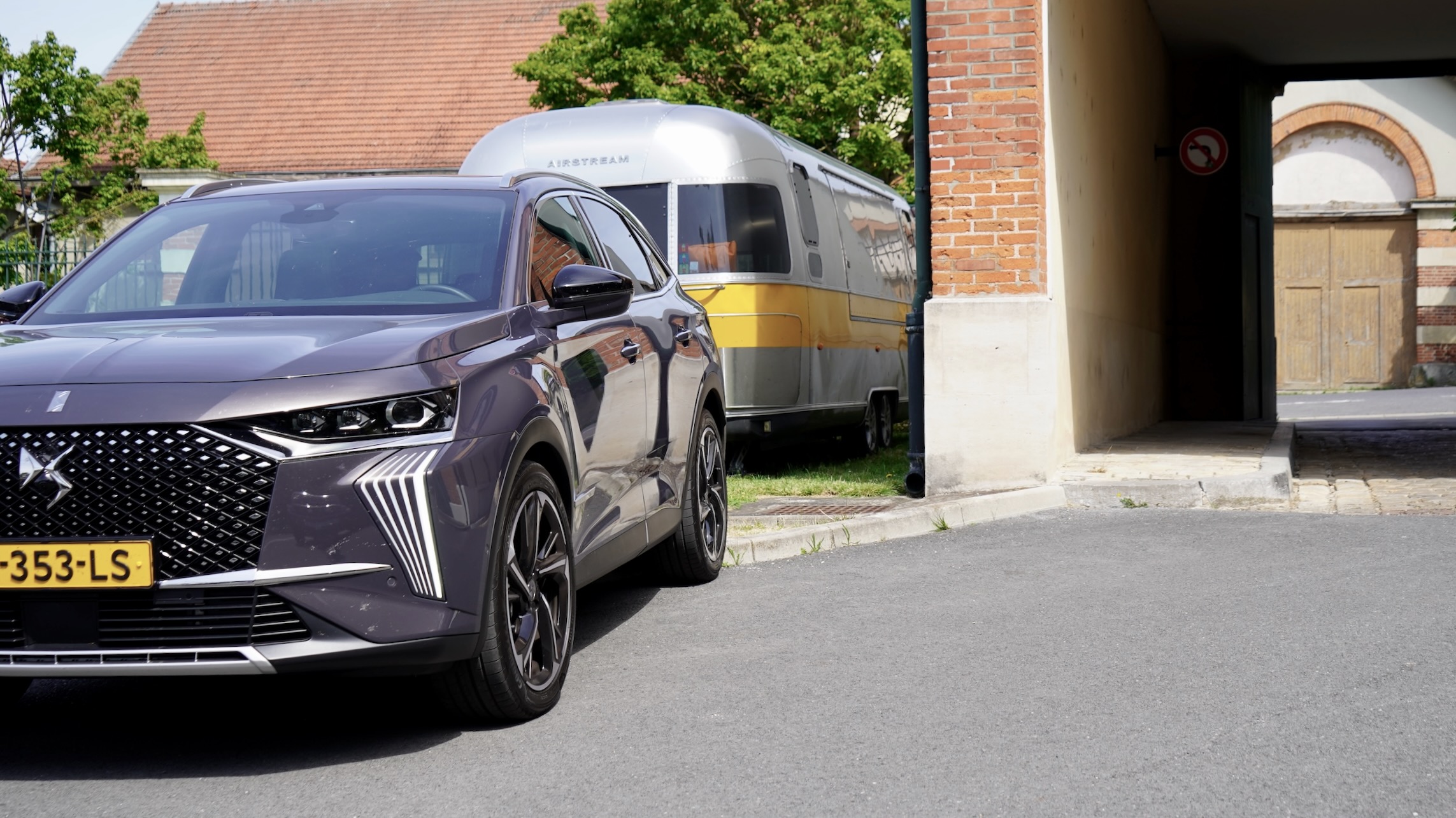 Bij Veuve Cliquot stond een caravan die we eigenlijk wel even wilde lenen