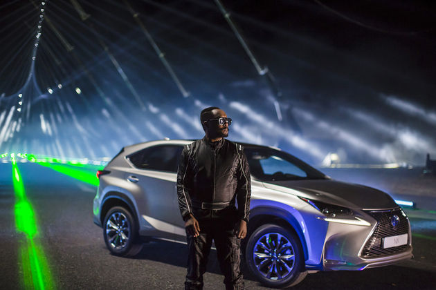 20150729-02-will-i-am-musiceert-met-de-Lexus-NX