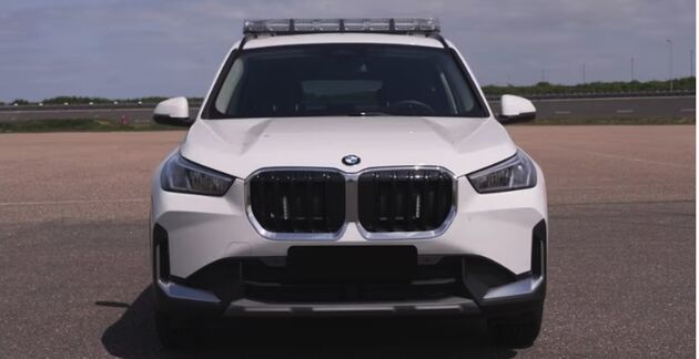 Over twee jaar rijdt de Politie onder andere in de BMW X1. (Foto; Politie)