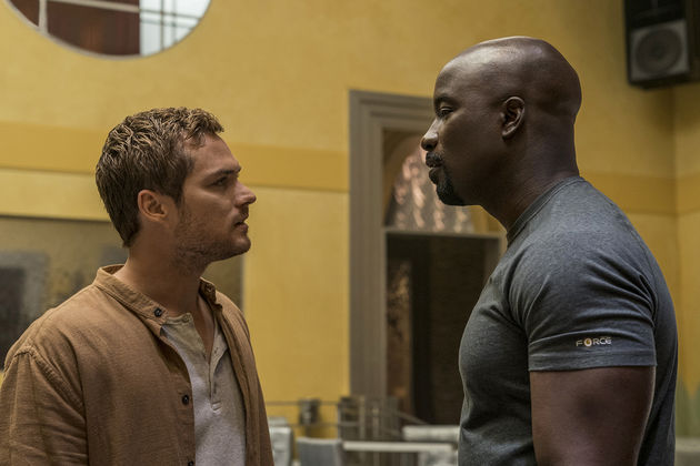 <i>Links Danny Rand aKa Iron Fist.</i>