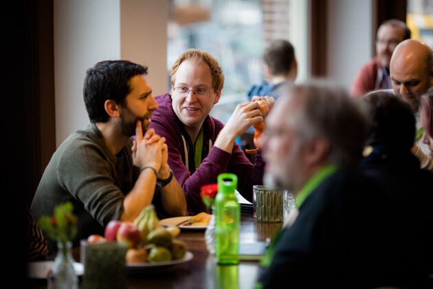 <i>Blijf na afloop nog even hangen voor de after drinks met sprekers en andere aanwezigen.</i>