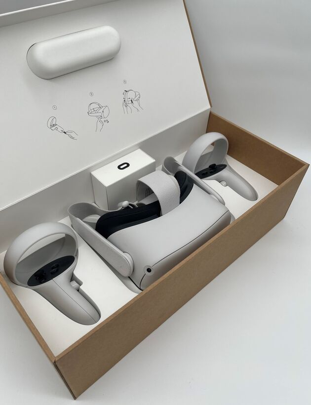 Oculus Quest 2 box