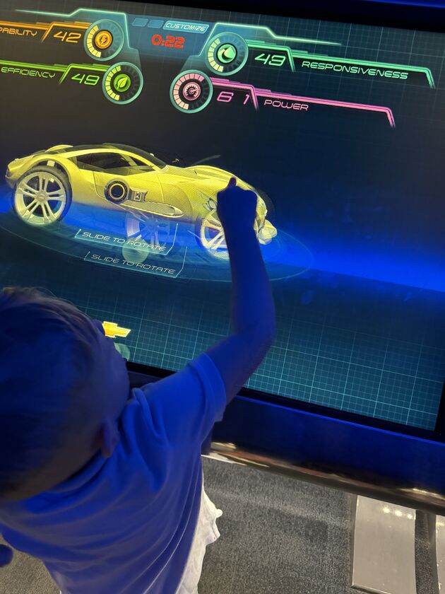 <i>De auto customizen in Test Track.</i>